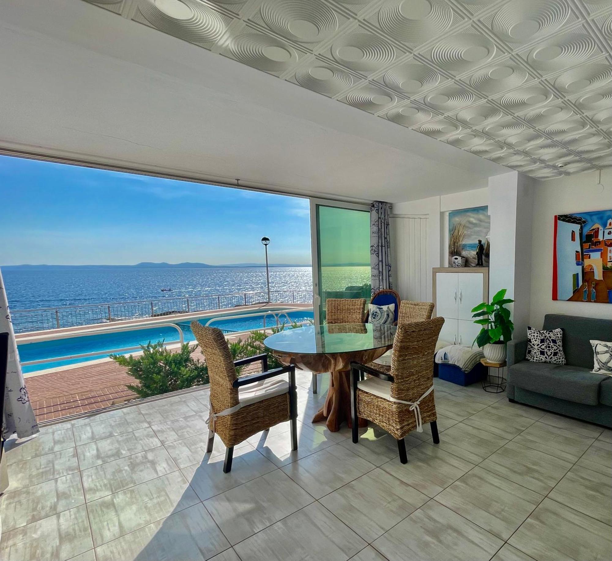 Magnifique Appartement En Front De Mer, Caneylles Roses Exterior photo